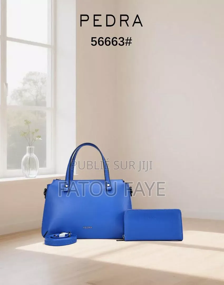 Des Sacs À Main De 30 Cm