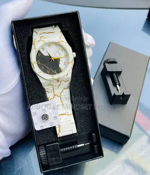 Montre Poly Carbone Avec Boîte Disponible
