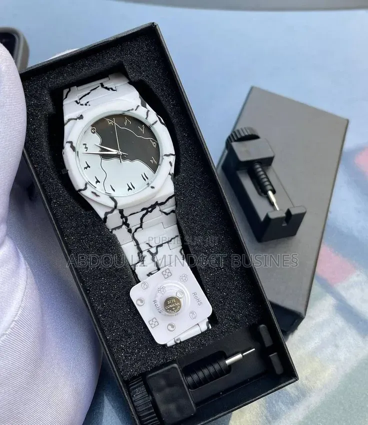 Montre Poly Carbone Avec Boîte Disponible