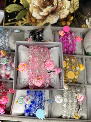 Vente De Parfum Et De Accessoires Très Chic 
