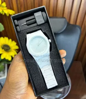Montre Poly Carbone Avec Boîte Disponible