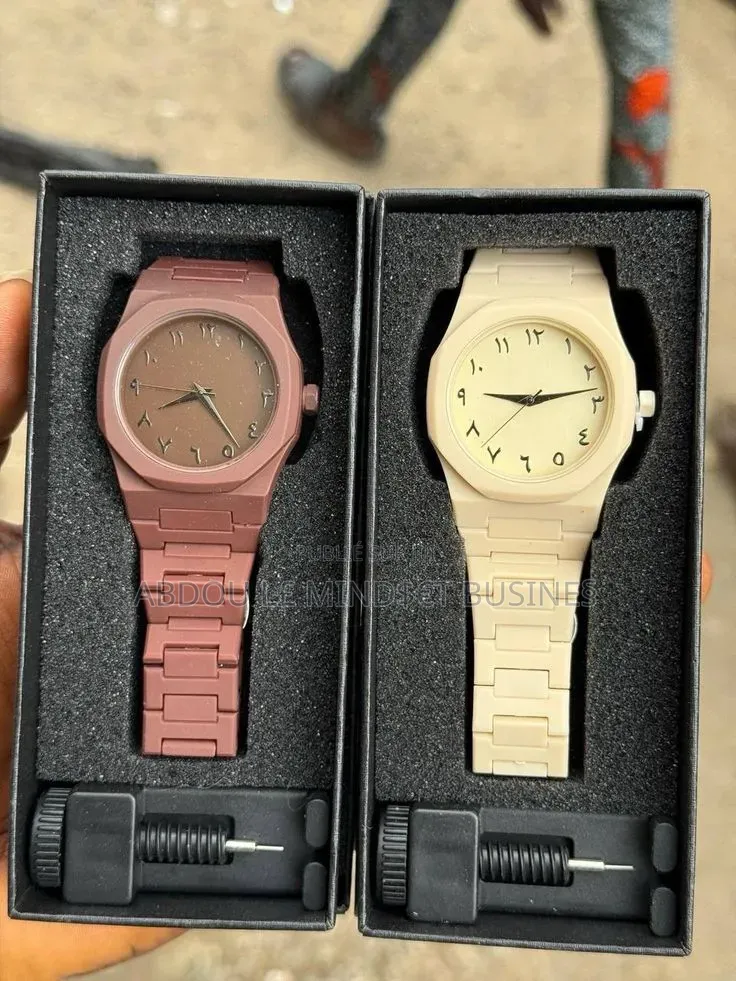 Montre Poly Carbone Avec Boîte Disponible