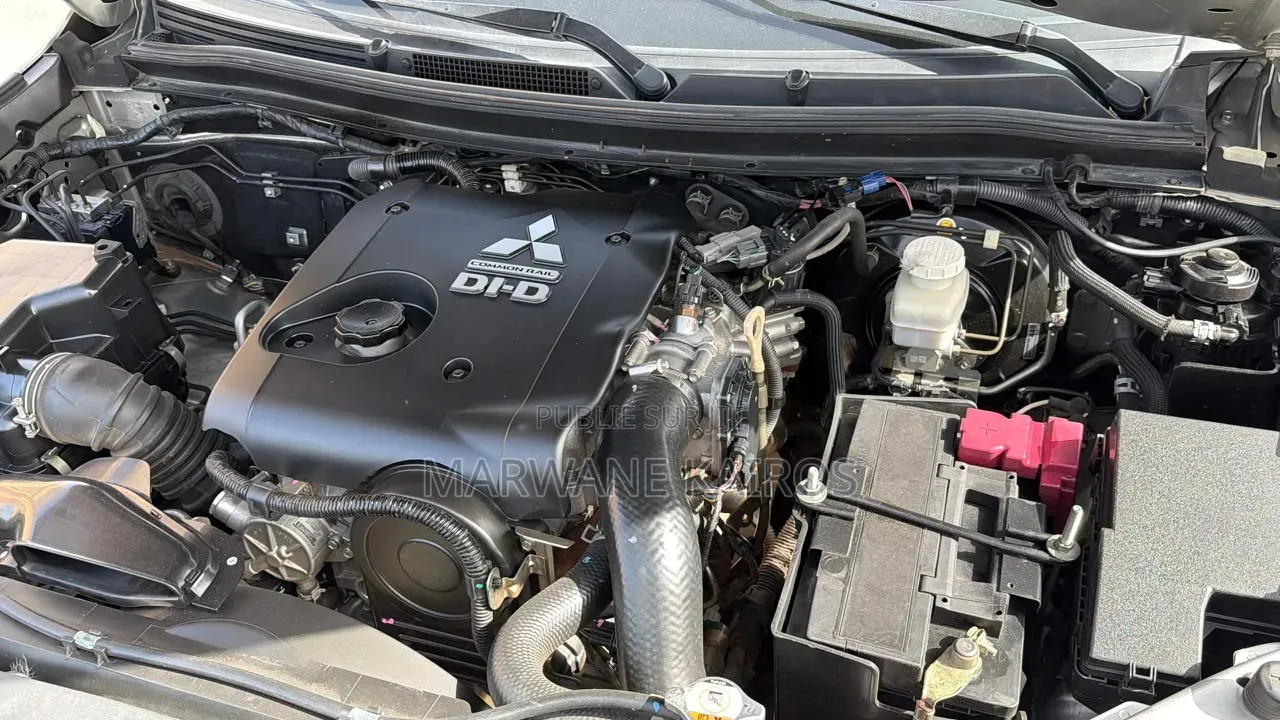Mitsubishi Pajero 2023 Gris