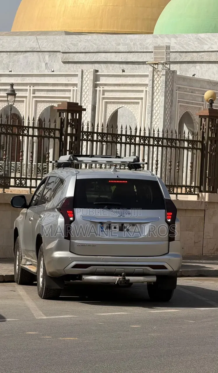 Mitsubishi Pajero 2023 Gris