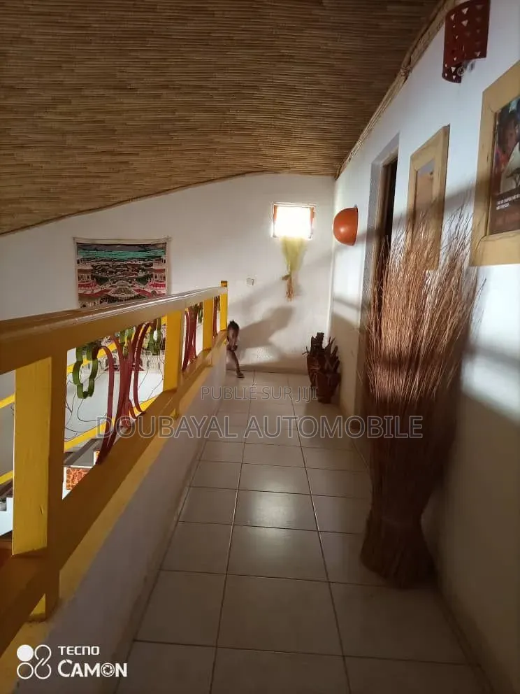 Meublé 4chbre Villa dans Nianing, Thiès Sud à Vendre