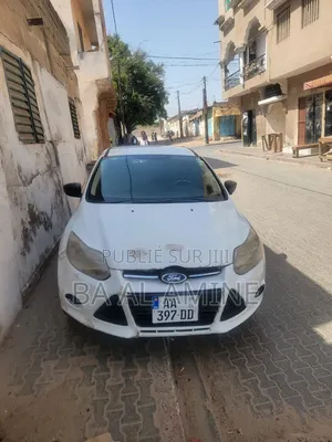 Ford Focus 2012 Blanc