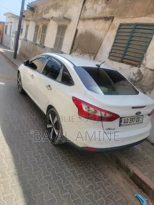 Ford Focus 2012 Blanc