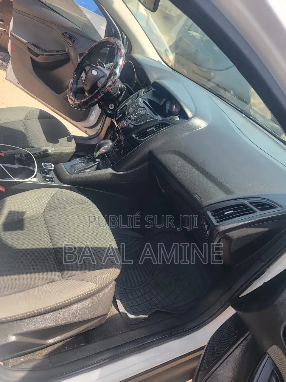 Ford Focus 2012 Blanc