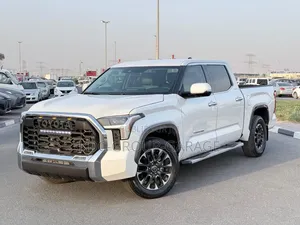 Toyota Tundra 2023 Blanc cassé