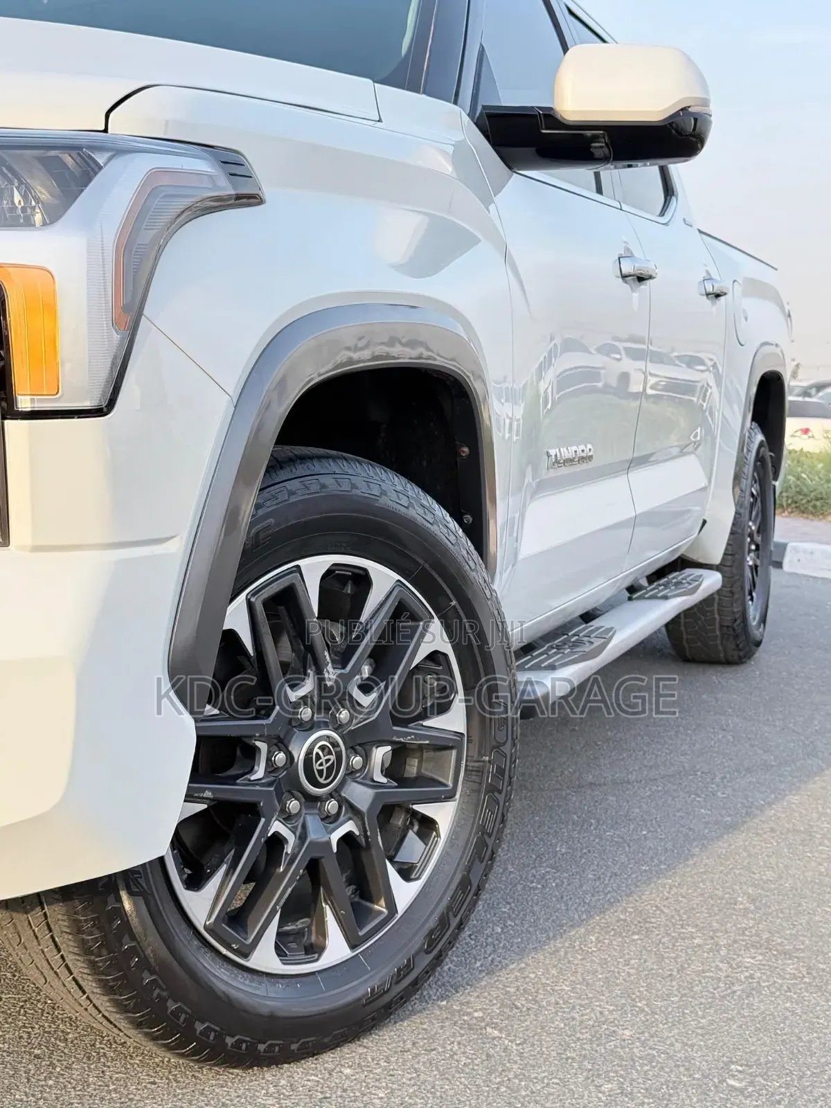 Toyota Tundra 2023 Blanc cassé