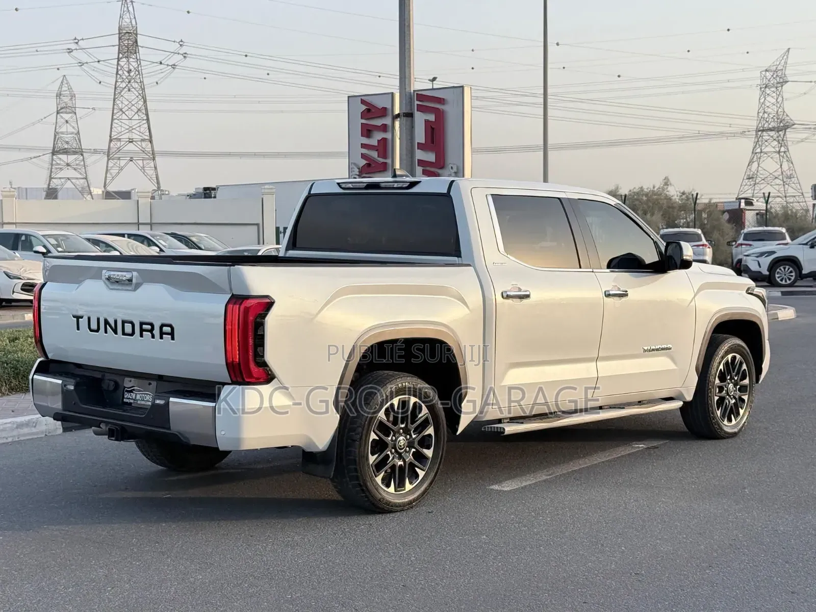 Toyota Tundra 2023 Blanc cassé