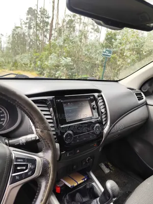 Mitsubishi L200 2017 Gris