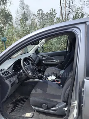 Mitsubishi L200 2017 Gris