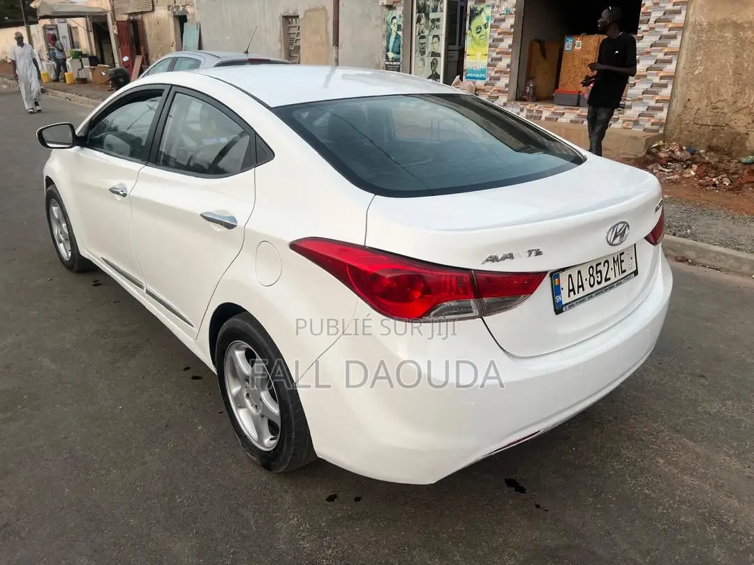 Hyundai Avante 2012 Blanc