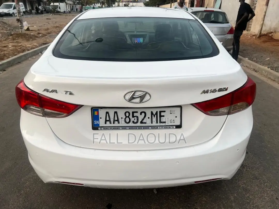 Hyundai Avante 2012 Blanc