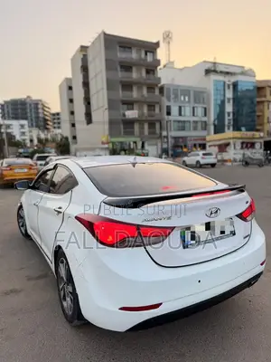 Hyundai Avante 2012 Blanc