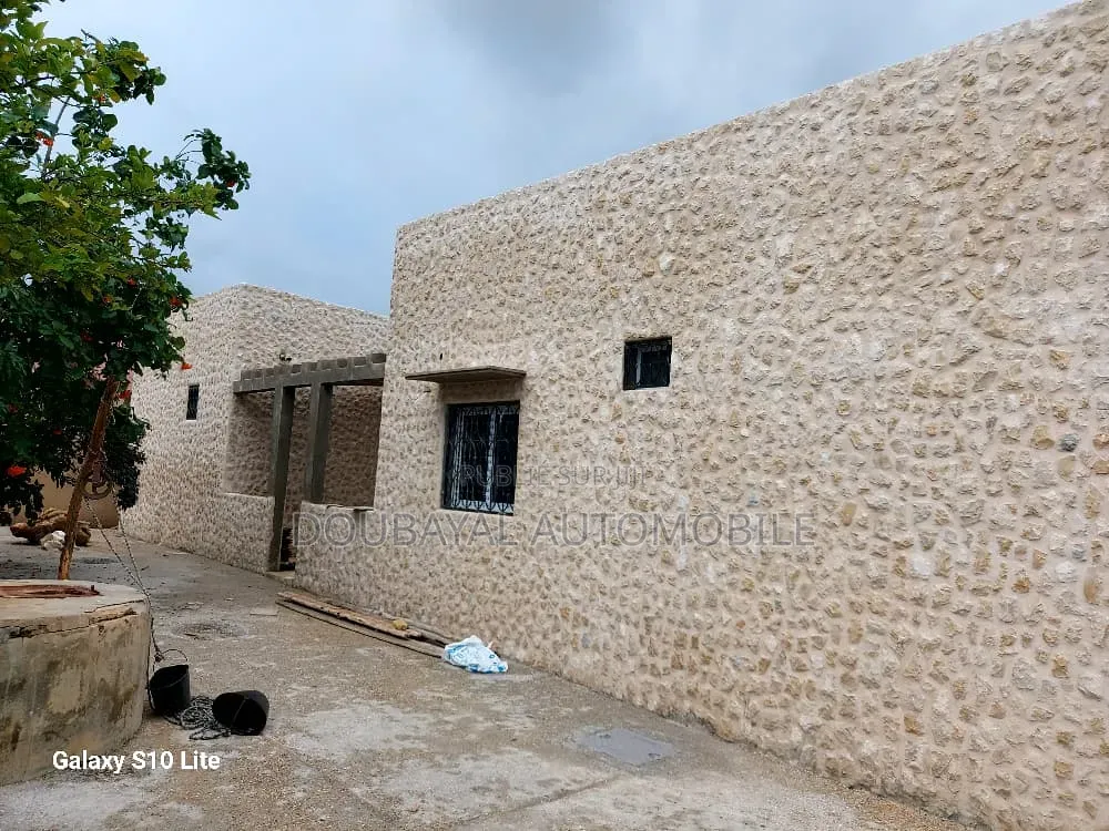 4chbre Villa dans Mbeur Saly, Thiès Sud à Vendre