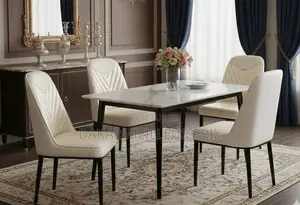 Table Avec Design Simple Et Chaises Confortable