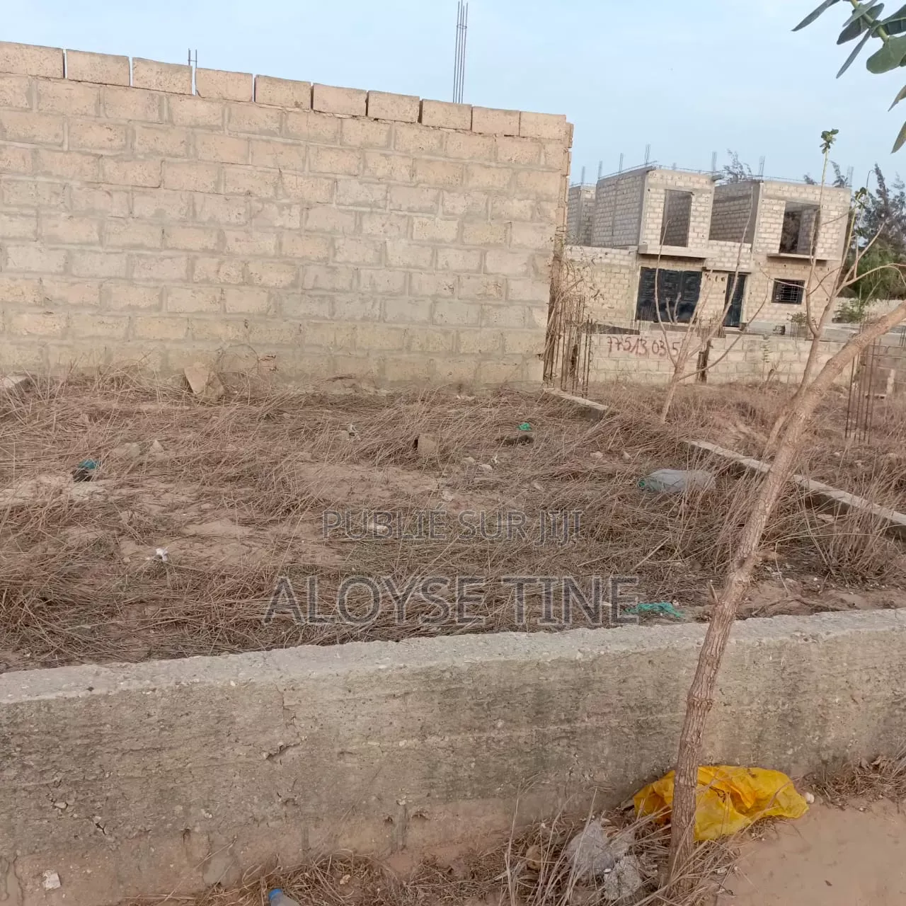 Vente De Bâtiment Inachevé a Ndiakhirate