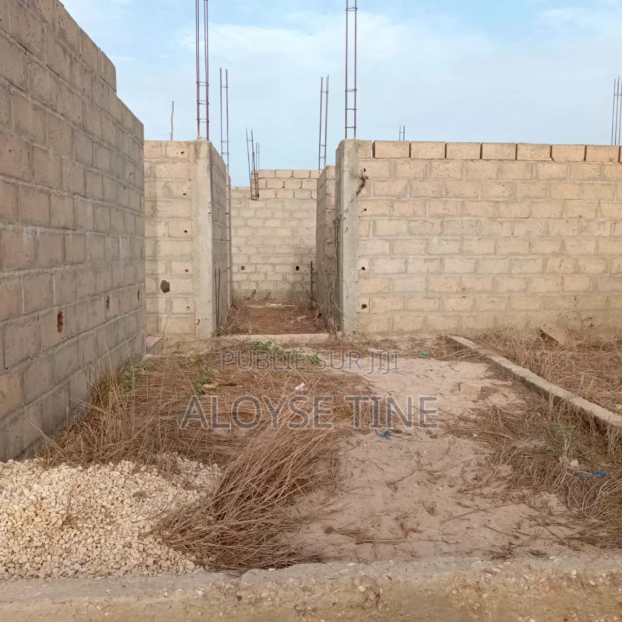 Vente De Bâtiment Inachevé a Ndiakhirate