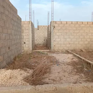 Vente De Bâtiment Inachevé a Ndiakhirate