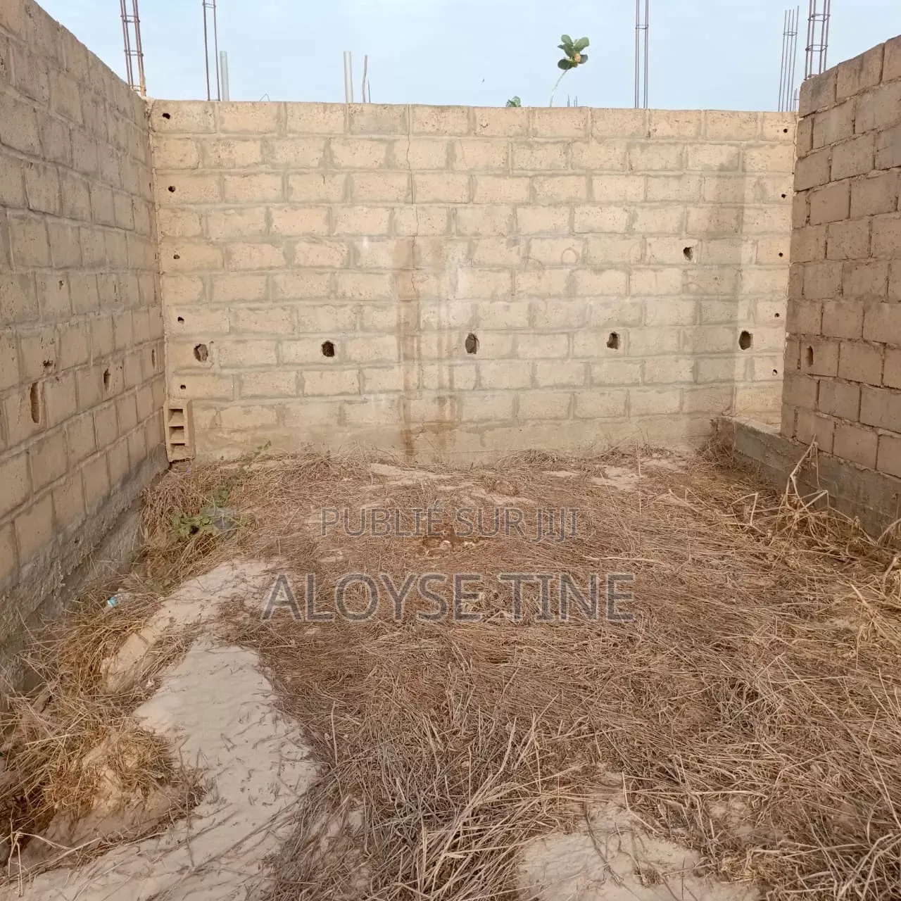 Vente De Bâtiment Inachevé a Ndiakhirate