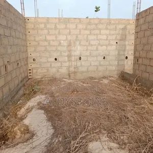 Vente De Bâtiment Inachevé a Ndiakhirate