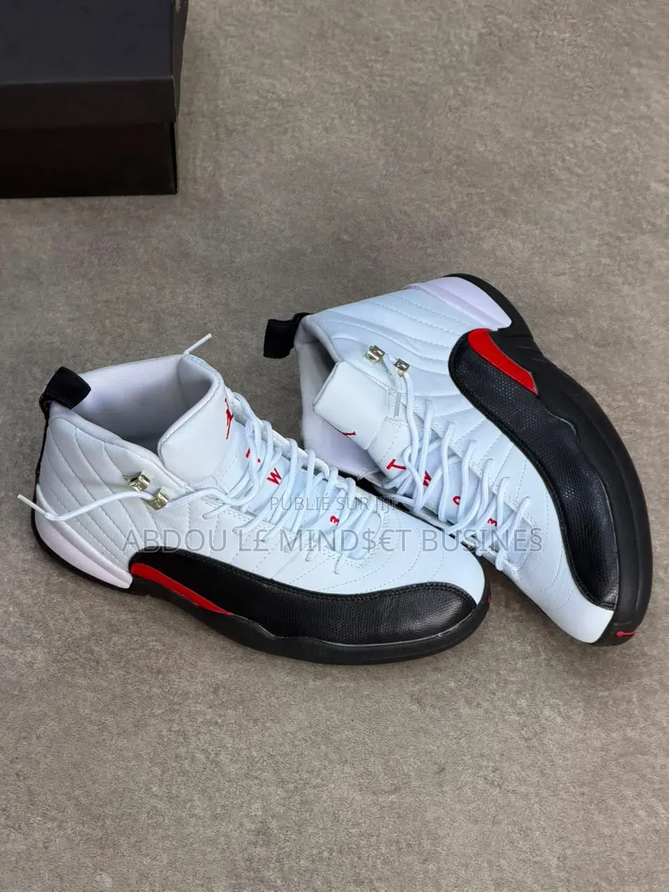 Air J12 Noir-Blanc Disponible