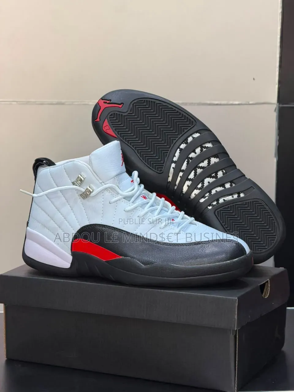 Air J12 Noir-Blanc Disponible