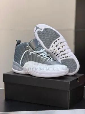 Air J12 Gris-Blanc Disponible