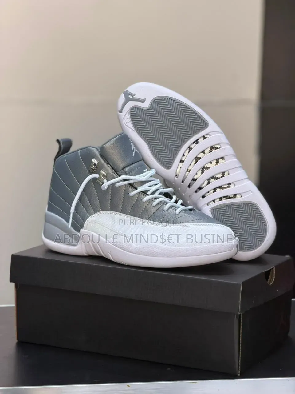Air J12 Gris-Blanc Disponible