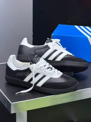 Adidas Samba Noir-Blanc Disponible