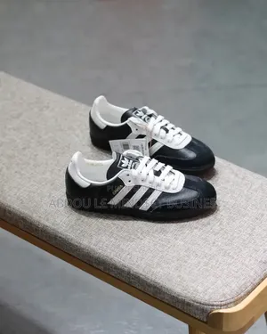 Adidas Samba Noir-Blanc Disponible