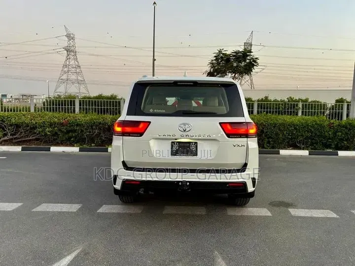 Nouveau Toyota Land Cruiser 2026 Blanc cassé