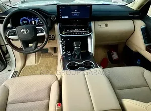 Nouveau Toyota Land Cruiser 2026 Blanc cassé