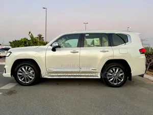 Nouveau Toyota Land Cruiser 2026 Blanc cassé