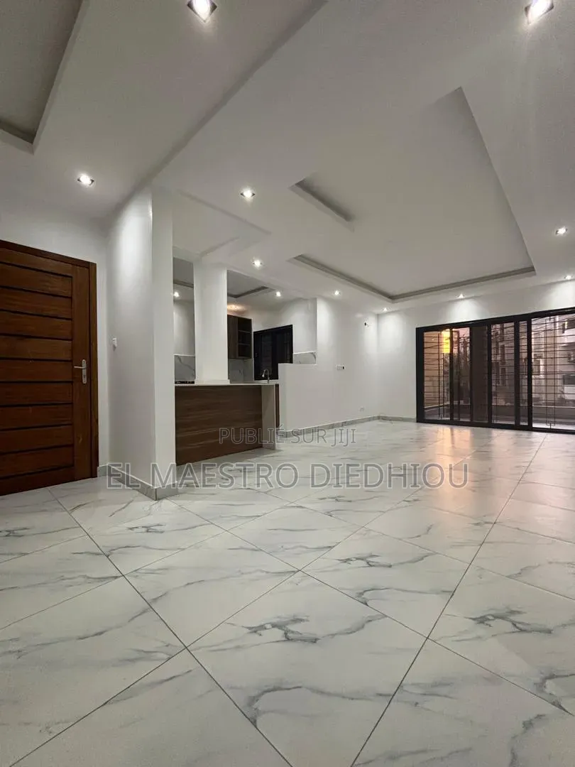 3chbre Appartement dans Appartement 3, Mermoz Sacré-Cœur à Louer
