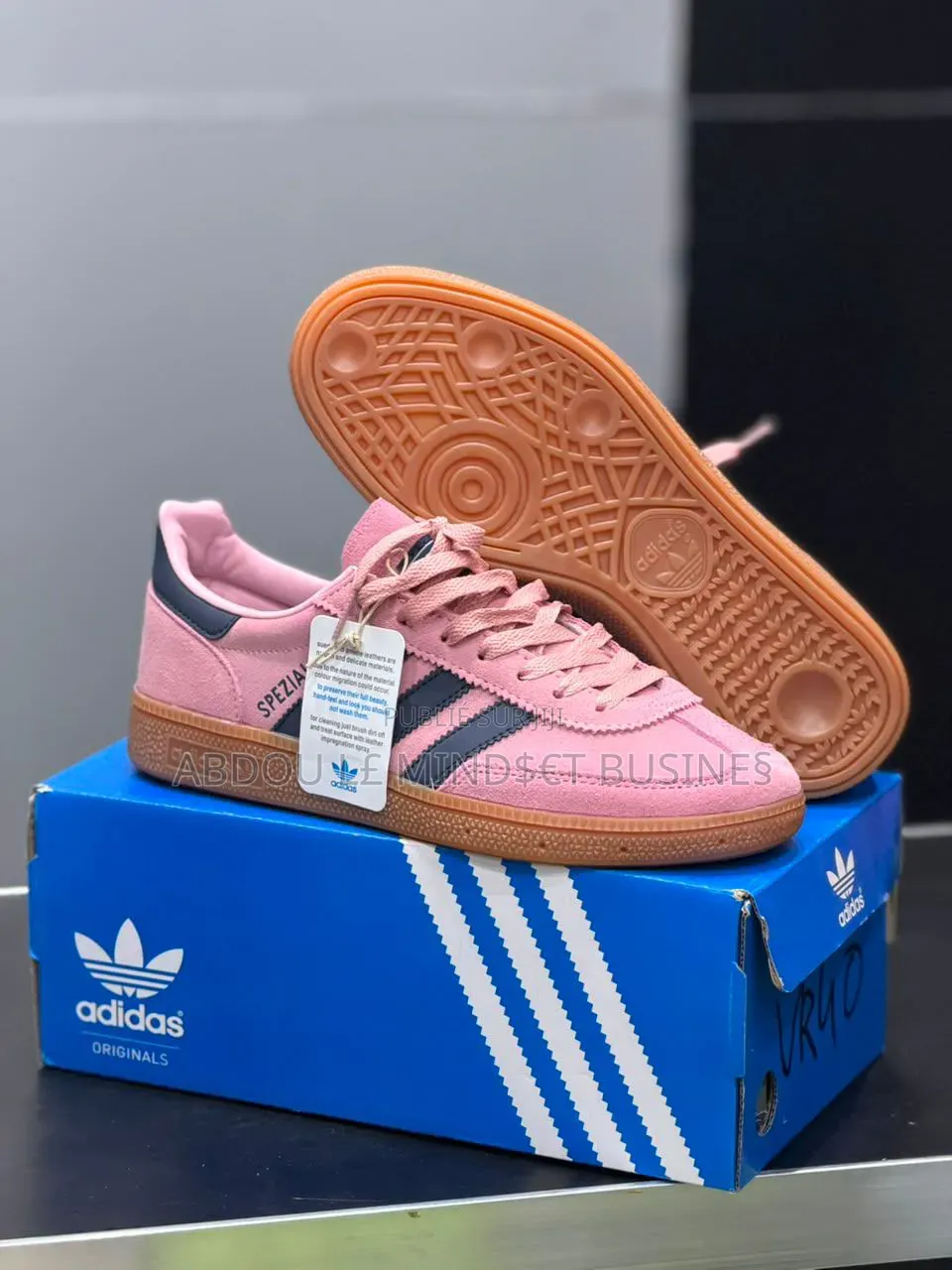 Adidas Spezial Rose-Noir Disponible