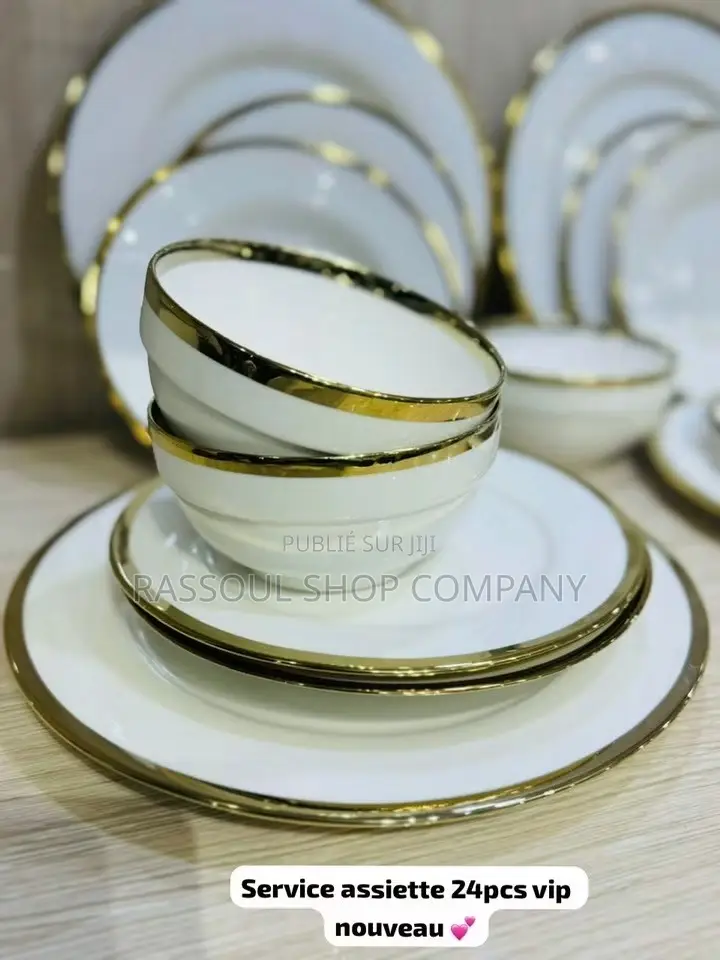Service 24 Pièces en Porcelaine Prix :18000f