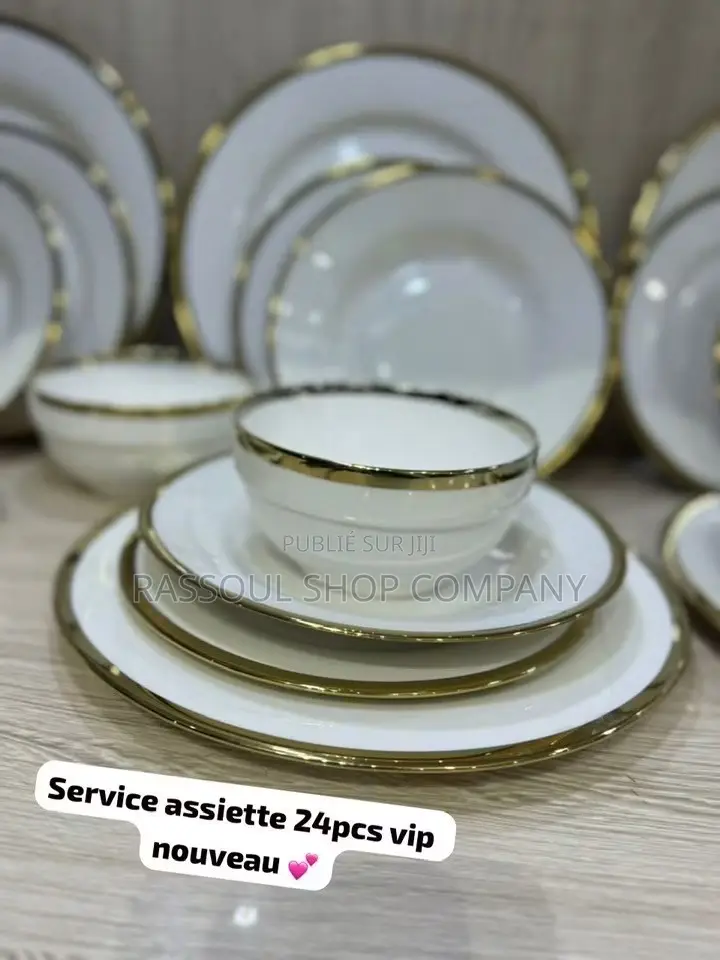 Service 24 Pièces en Porcelaine Prix :18000f