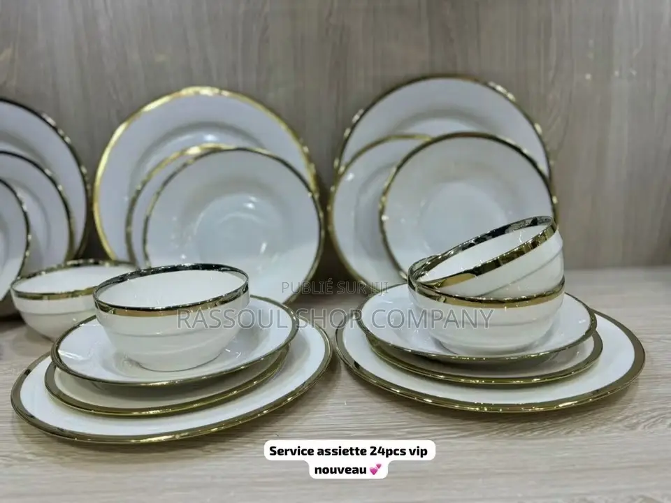Service 24 Pièces en Porcelaine Prix :18000f