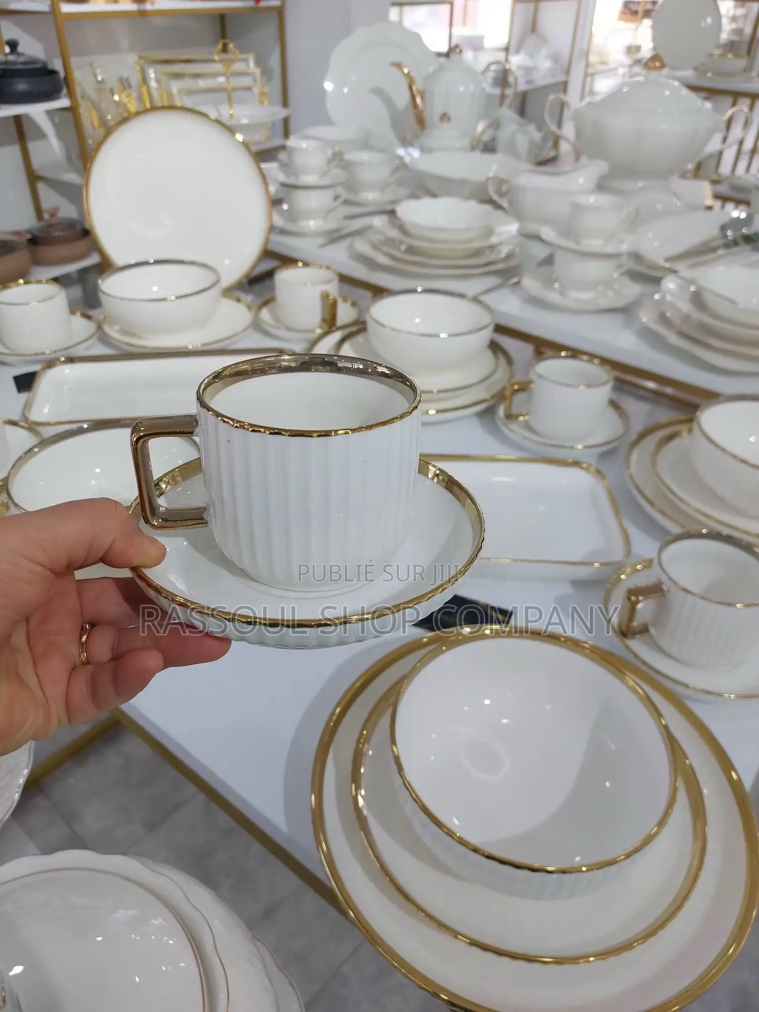 Service 32 Pièces en Porcelaine Prix :25000f