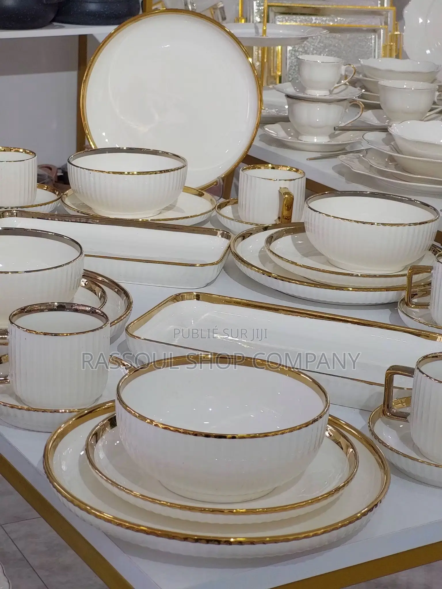 Service 32 Pièces en Porcelaine Prix :25000f