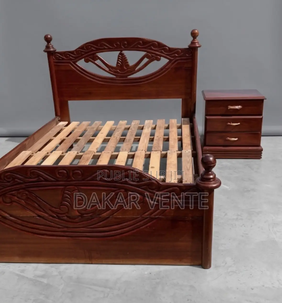 Lit 2 Places + 1 Commode en Bois Massif