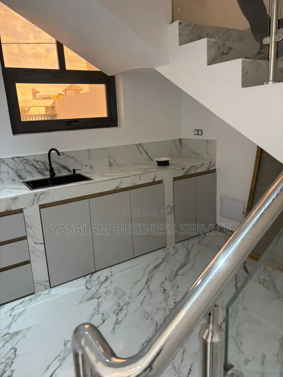 Meublé 7chbre Maison dans Yasalam Business, Dakar Plateau à Vendre