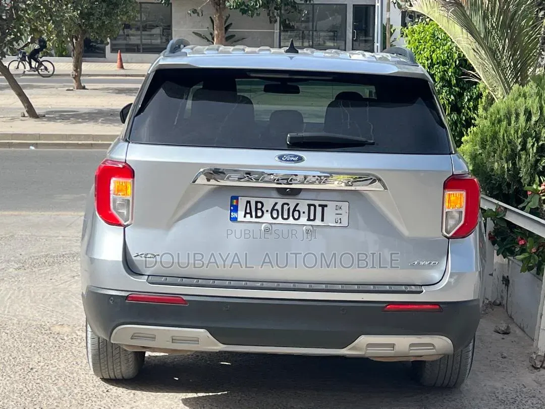 Ford Explorer 2024 Gris