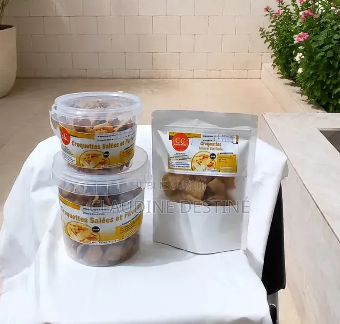 Croquettes Artisanales Produits Locaux De Différentes Saveurs .