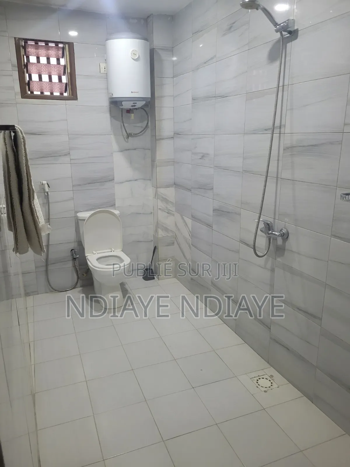 Meublé 10chbre Villa dans Résidence, HLM à Louer