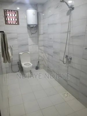 Meublé 10chbre Villa dans Résidence, HLM à Louer