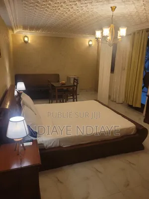 Meublé 10chbre Villa dans Résidence, HLM à Louer